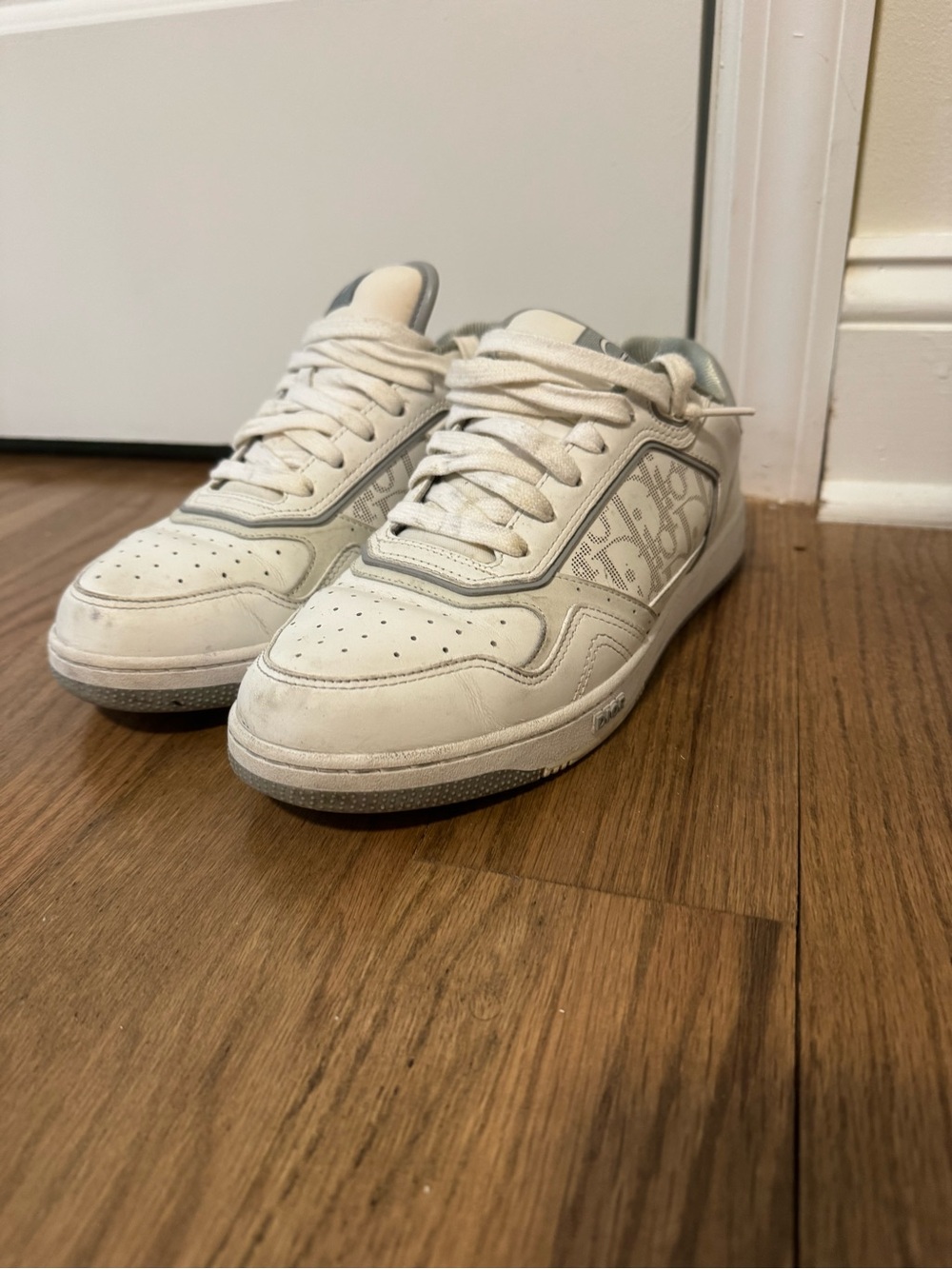 Dior Men’s B27 Oblique Sneaker White W/ Grey EU40